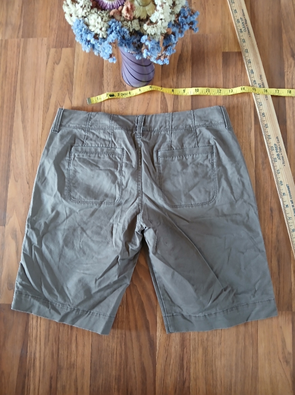 Old Navy Size 2 Classic Women's Khaki Shorts - Picture 3 of 3